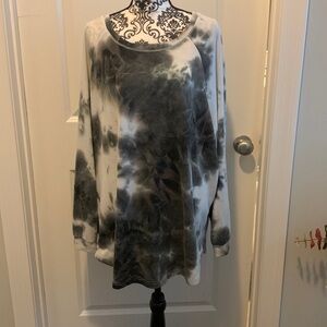 Chic Soul Black and White Tie-Dye Top 4X